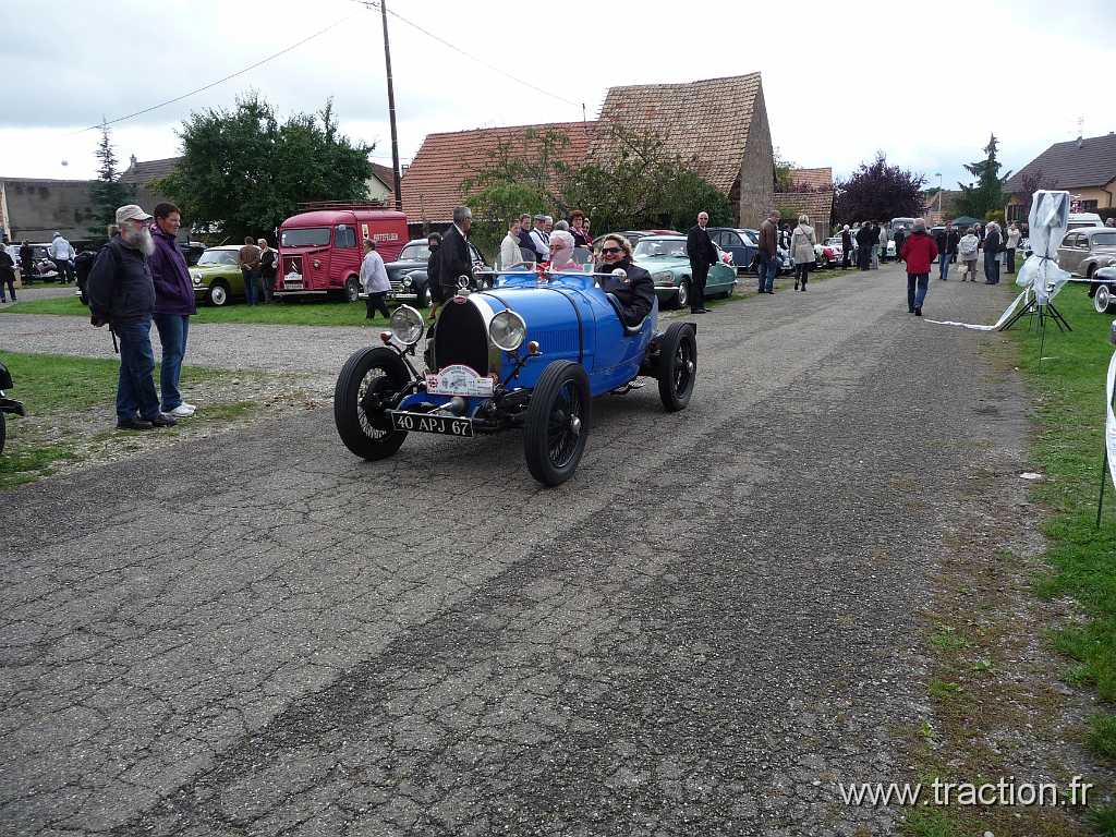 2013_Rustenhart (91).JPG - 06/10/2013 - 68740 RUSTENHART 33ème Randonnée Internationale des Vendanges - Promenade en BUGATTI - Type 40 Torpédo en1928
